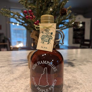 16 oz Gallonen Krüge mit New Hampshire Logo