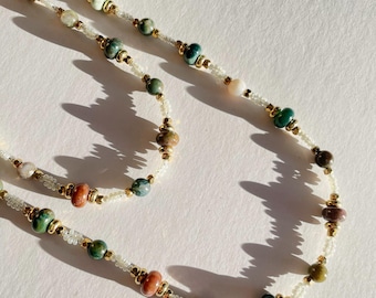 Collar largo de ágata india con cuentas pequeñas – Joyería de piedra natural para mujer – Collar boho dorado y verde – Regalo hecho a mano de Quebec
