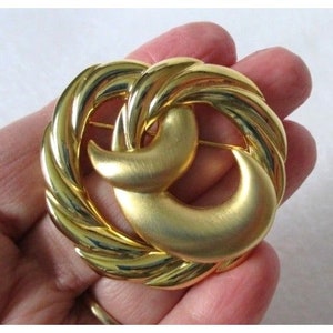 Vintage Swirly Goldtone Statement Brooch Pin Signed Costume Jewelry Unreadable image 3