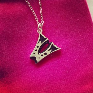 Collar con inicial, collar con letras de plata de ley maciza, collar con letras, joyería personalizada hecha a mano V