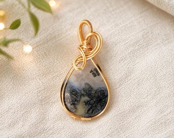Collar con colgante de ágata dendrítica | Cristal envuelto en alambre de oro | Joyería de piedra | Aspecto de ágata musgosa inspirado en la naturaleza | Regalo único hecho a mano
