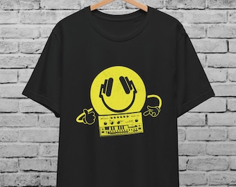 Acid House TB-303 Unisex T-Shirt For Men And Women,Techno House Music,Rave Shirt,Vintage Roland ,Funny Smiley Emoji,Groovebox, DJ Gift Shirt