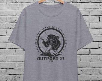Outpost 31 Logo Multicolor Unisex T-Shirt For Men & Women,The Thing 1982, Vintage Sci Fi Shirt,80s Horror Movie Gift,MacReady,John Carpenter
