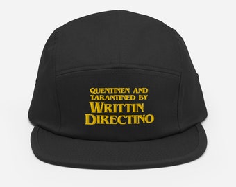 Quentinen and Tarantined van Writtin Directino - op maat gemaakte kamphoed met geborduurd paneel