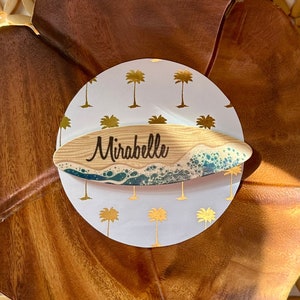Tarjetas de lugar con nombre de tabla de surf, océano costero, etiqueta de lugar de madera, favor de boda personalizado único, configuración de mesa de boda en playa tropical