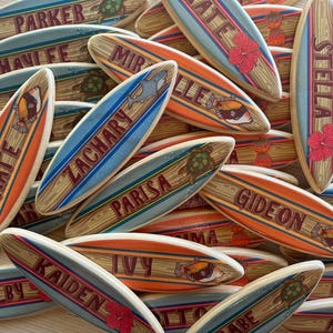 8 inch mini gepersonaliseerde houten surfplank - voeg een naam, surfplek, strand, stad, vakantiebestemming toe - personaliseer met afbeelding of je logo