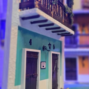 Casita de Viejo San Juan hecha a mano en Madera  16&quot;x11&quot;x3&quot;