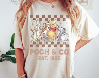 Camisa vintage de colores cómodos de Pooh y compañía fundada en 1926, camisa de amigos de Pooh, camisa de cerveza de Pooh de Disney, camisa de Disneyland, camisa de viaje familiar de Disney
