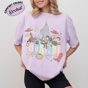 Camiseta retro de Toy Story de Disney, color cómodo, mágica Toy Story, camiseta de Woody, Buzz Lightyear y Rex, Pixar Fest, viaje de vacaciones familiares a Disneyland WDW Orchid