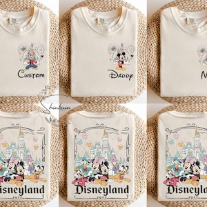 Benutzerdefinierte Disneyland Micky und Freunde Shirt, benutzerdefinierter Name Disney Familie 2025 Shirts, Retro Disneyland Reise T-Shirt, Disney Familienurlaub Shirt