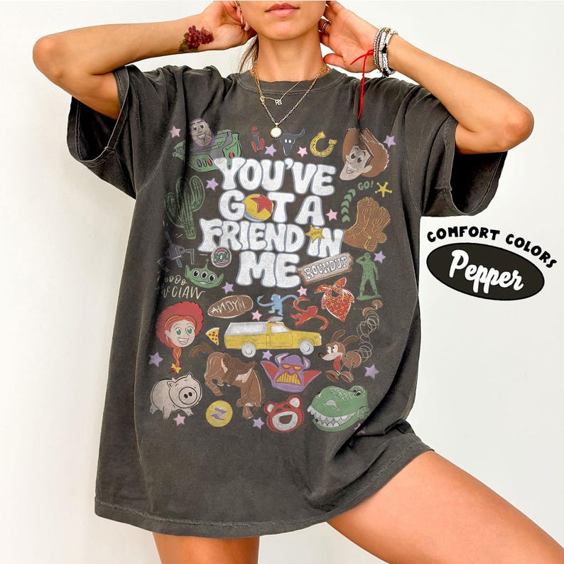 Retro Toy Story 5 You've Got A Friend In Me comfort kleuren shirt, Toy Story Disney Family Matching Trip 2026 T-shirt, Disney World Toy Story T-shirt afbeelding 1