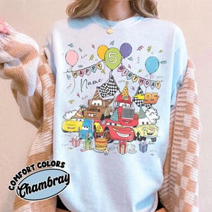 K&ouml;nnte beinhalten: Ein Set aus drei Keramikbechern mit gesprenkelter, matter Oberfl&auml;che. Die Becher sind in den Farbt&ouml;nen Creme, Hellgrau und Dunkelgrau gehalten. Jeder Becher hat ein schlichtes, minimalistisches Design, ideal f&uuml;r Kaffee oder Tee.