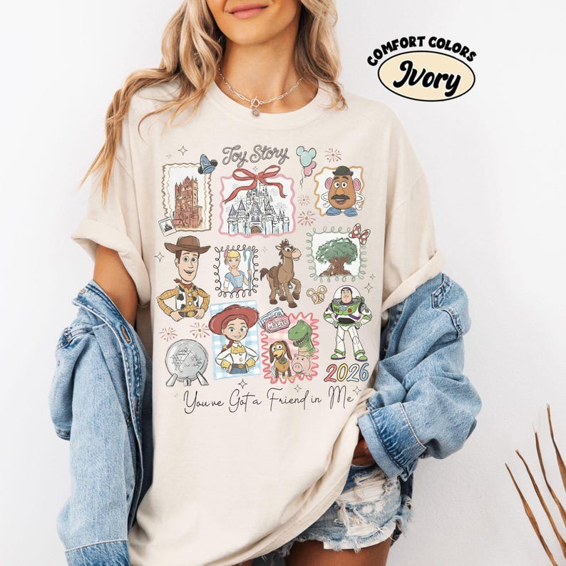 Camiseta Comfort Color® Retro "Tienes un amigo en mí" de Toy Story, Camiseta de Toy Story, Camiseta de Woody y Buzz para la fiesta de Toy Story 2026, Camiseta de Disney Pixar imagen 1