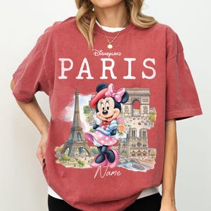 Disney Alle Charaktere Disneyland Paris Shirt, Micky und Freunde Paris Comfort Color T-Shirt, Chip N Dale Stitch Disneyland T-Shirt, WW2 Trip Tee Crimson