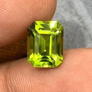 Apple Green Peridot Gem, Faceted Eye Clean Peridot Gemstone From Mines Of Pakistan ( Sapat ), Emerald Cut Peridot For Jewelry, 3.20 CT