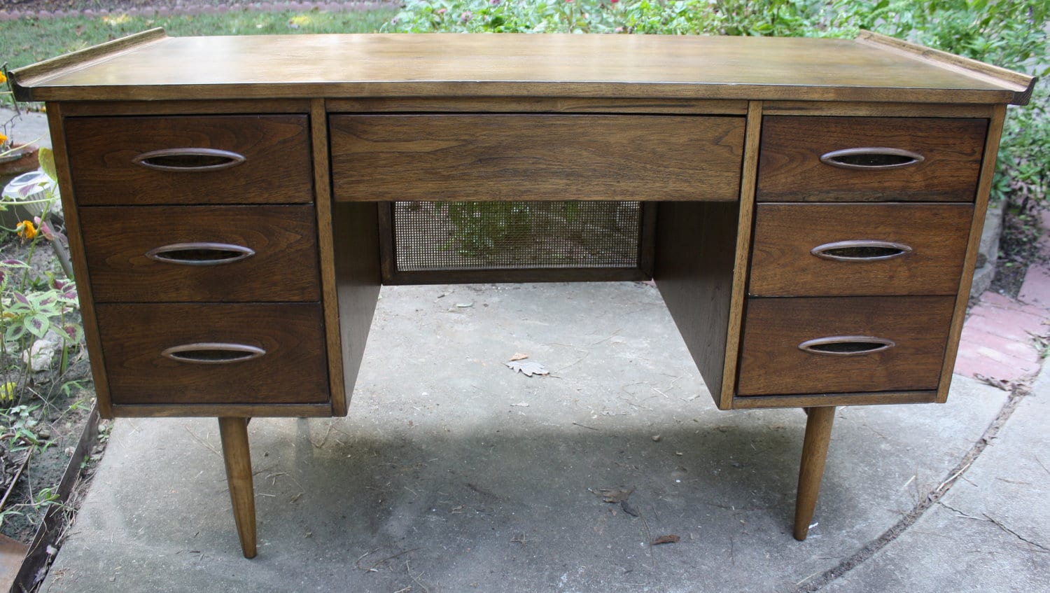 REDUCED Broyhill Sculptra Desk Mid Century Modern Caned Back