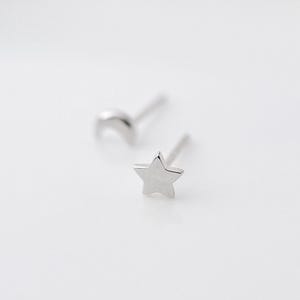 Sterling Silber Halbmond & Stern Ohrstecker, Silber Stern Mond Ohrring, Mismatched Ohrringe, Minimalist Mond Stern Ohrstecker