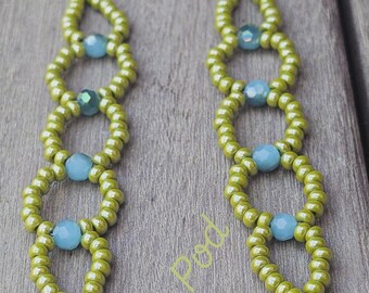 Beaded Pea Green Necklace: Boho Colorful Glass Jewelry