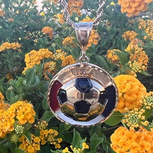 USA Soccer Medallion Necklace, Large Team USA Pendant, World Cup 2026, Mens Gold USMNT Statement Chain, American Soccer Fan Gift image 7