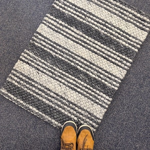 Handwoven chunky wool Rug 2x3 | Small handmade Area Mat | Entryway, Bathroom, Kitchen Accent, Door mat, Meditation mat