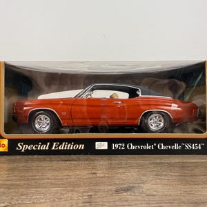 1972 Chevrolet Chevelle SS 454 Special Edition Sunset Orange 1/18 Scale Die Cast Vintage Collectible Muscle Car Maisto