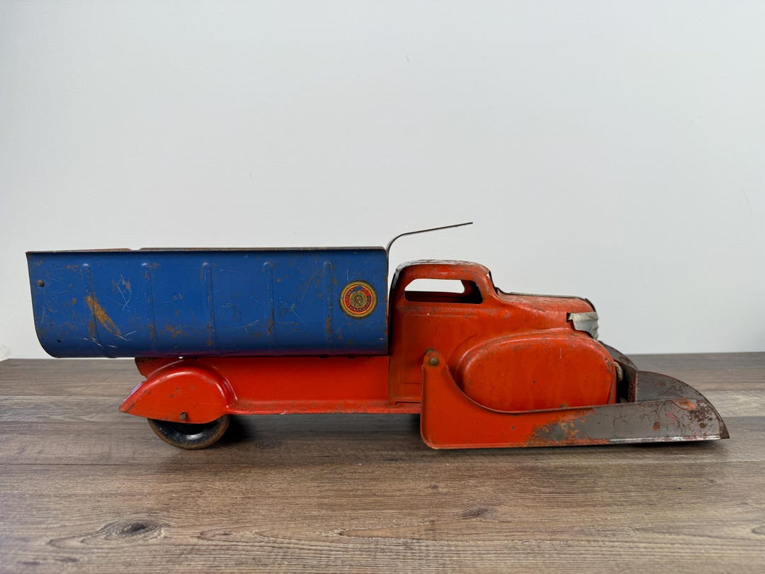 Vintage 1940s Marx Lumar Steel Dump Truck: Antique Construction