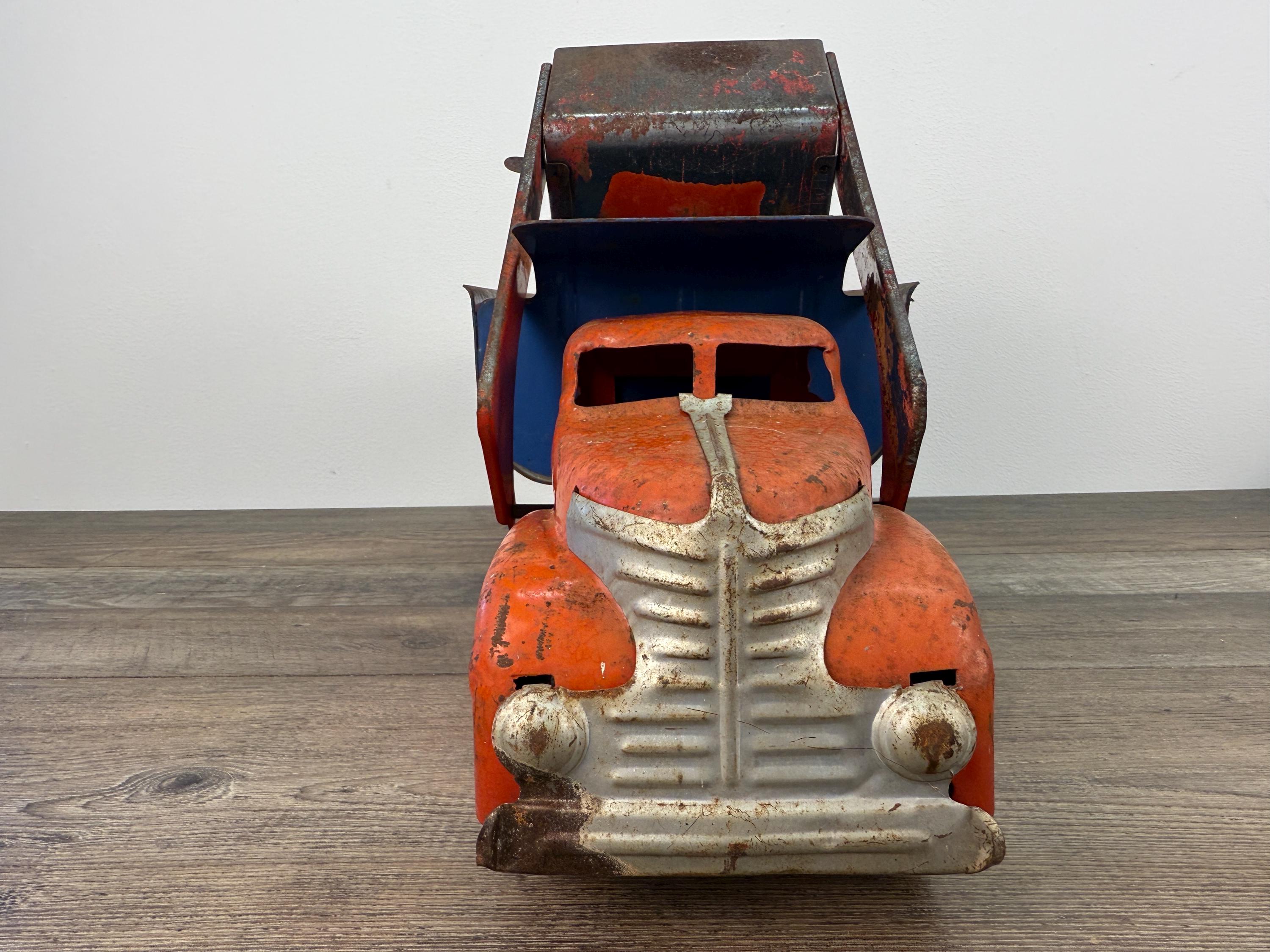 Vintage 1940s Marx Lumar Steel Dump Truck: Antique Construction