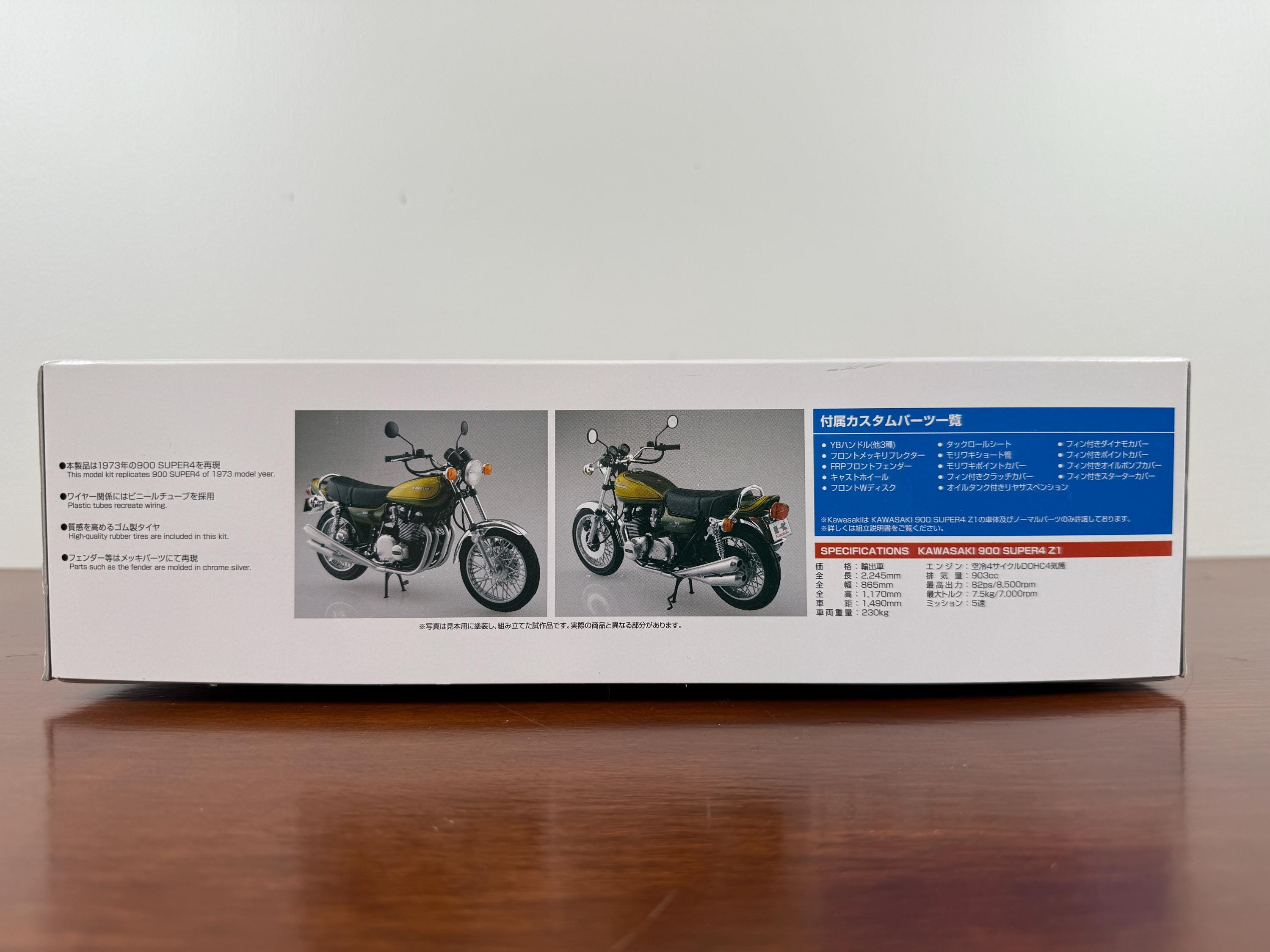Aoshima Kawasaki 900 Super 4 Z1 1973 1/12 Scale Motorcycle Model