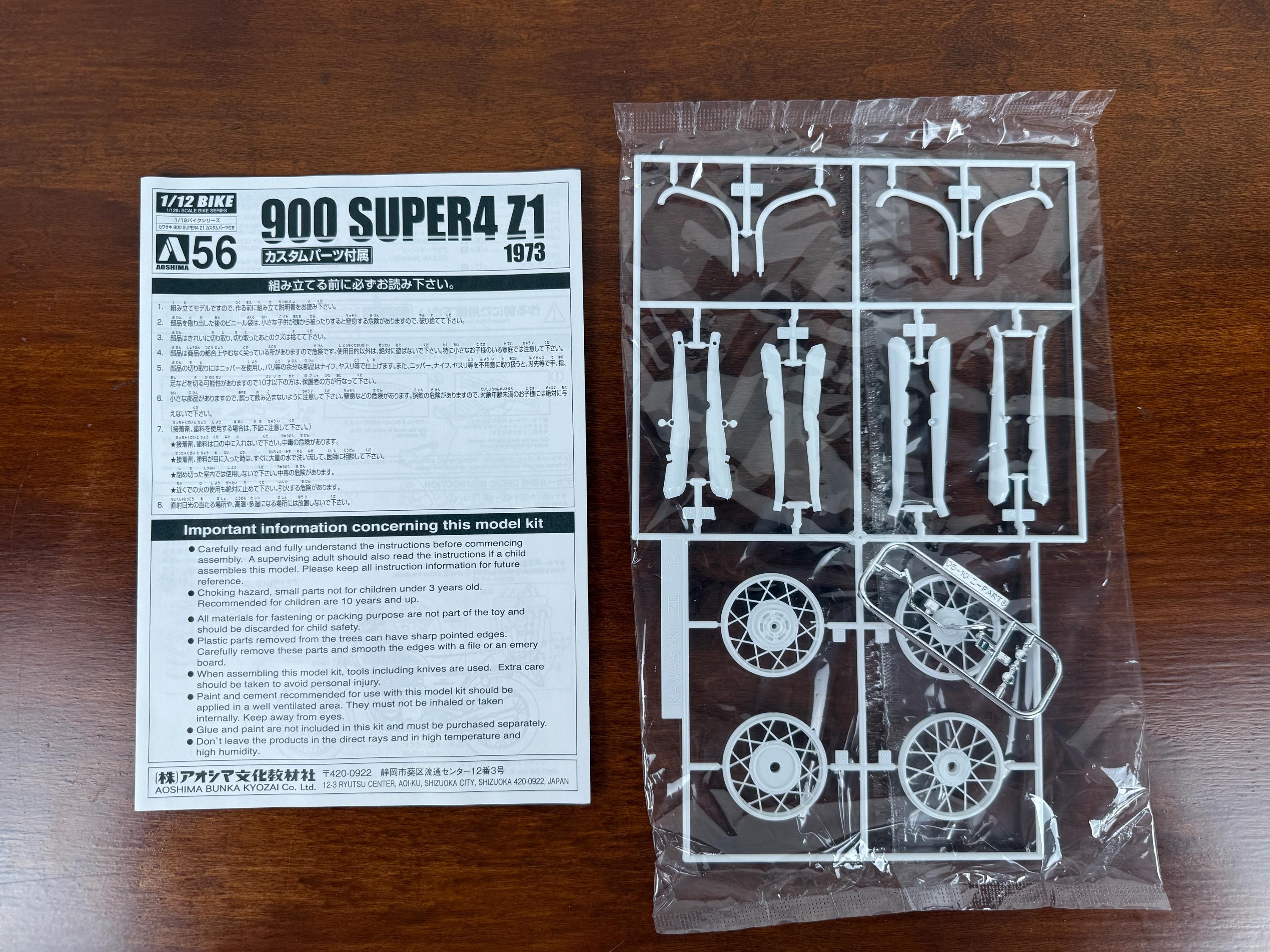 Aoshima Kawasaki 900 Super 4 Z1 1973 1/12 Scale Motorcycle Model