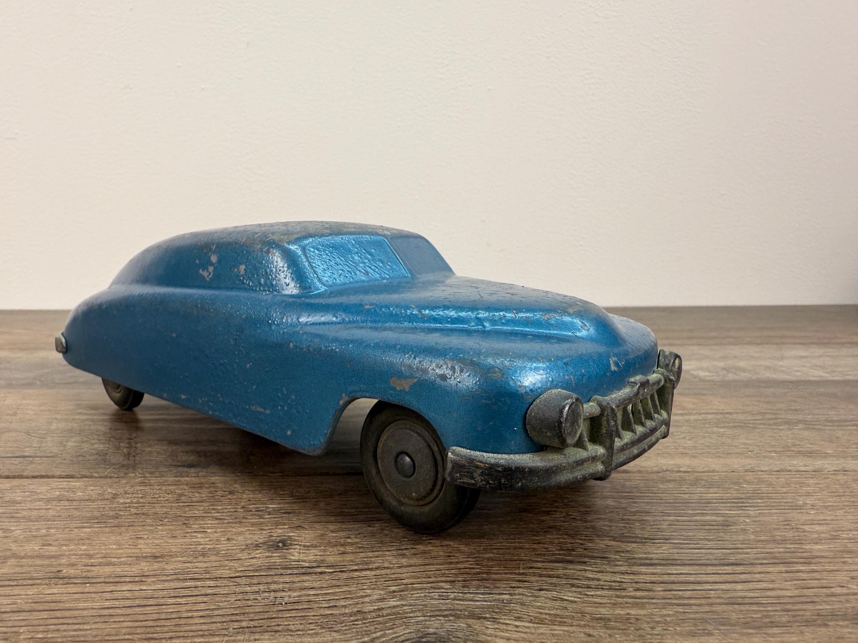 飾り台ミニチュアカーThe Classic Cars of the 50's 868PCS Enjoy Fun Assembling Nostalgic Classic Car Vehicle