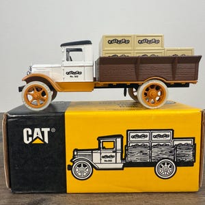 Vintage 1932 Hawkeye Ertl Truck Bank: Caterpillar Diecast Coin Bank