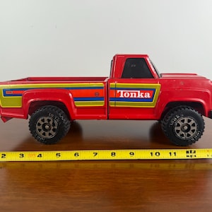 Vintage Tonka XR-1 Red Pickup Truck – 1980s Pressed Steel Collectible – Classic Toy Truck Retro Off-Road Style