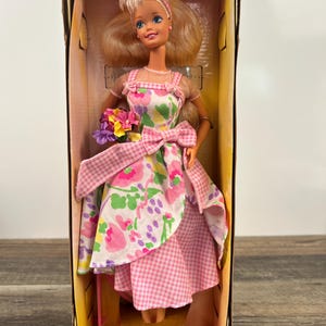 Barbie Spring Petals Barbie Avon Exclusive 1996 Mattel