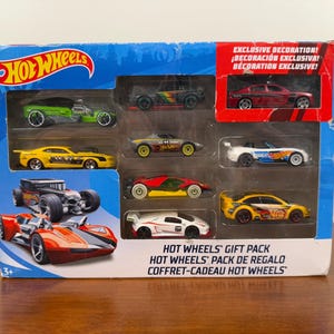 Hot Wheels Gift Pack 9 Cars Collectible 1/64 Die Cast Cars
