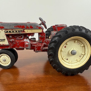 Vintage ERTL International Harvester Farmall Tractor 1:16 Scale Diecast Red  Classic Farm Toy Model  Collectible Tractor Display