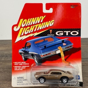 Johnny Lightning 1969 Pontiac GTO The Judge Super Stock Gold 1:64 Diecast Muscle Car Collectible