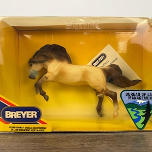 Rare Breyer Horse #989 Runaway – Gruella BLM Mustang – Retired 1994 Model – Hard to Find Collectible Breyer HTF