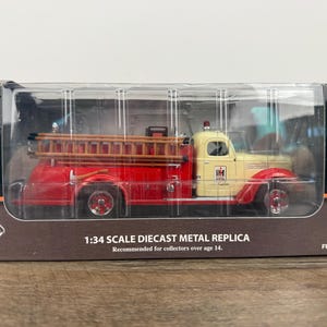 First Gear 1/34 Die-Cast International KB Fire Truck  Vintage Fire Engine Replica Collectible Diecast Fire Truck Model