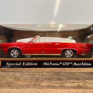 1965 Pontiac GTO Red Convertible Diecast Car Hurst Edition Maisto 1:18 Special Edition Classic Muscle Car Vintage Collectible