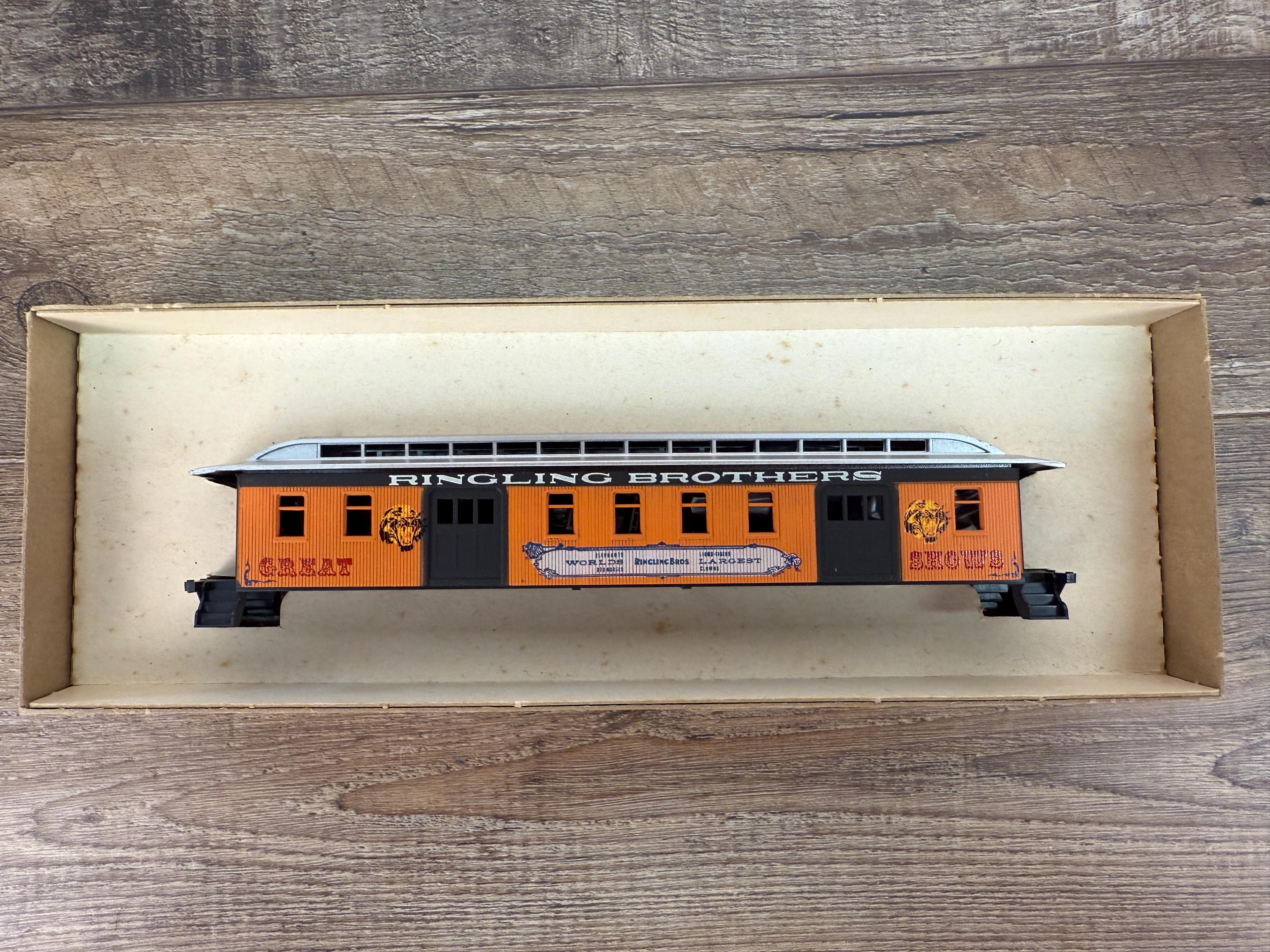 HO Scale Roundhouse 50' Baggage Car – Ringling Bros Circus Model