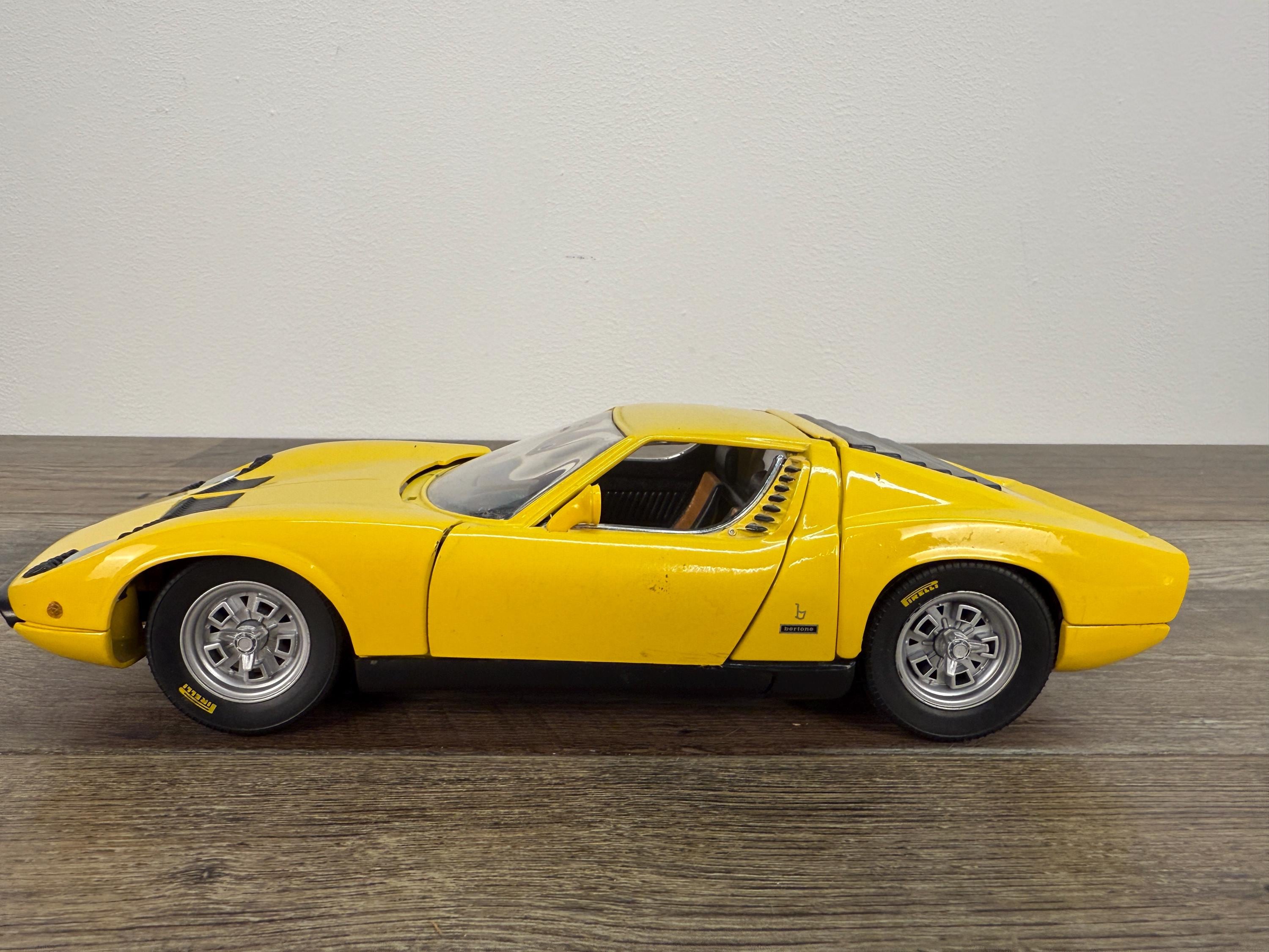 Anson 1:18 Scale Lamborghini Miura Diecast Car Vintage Exotic