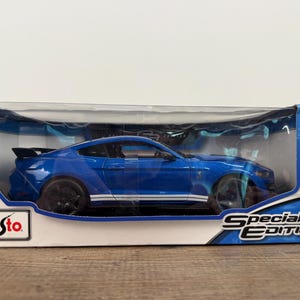 Mustang Shelby GT500 Blue w/ White Stripes Diecast 1:18 Maisto Special Edition Ford Muscle Car Model  Collector Display