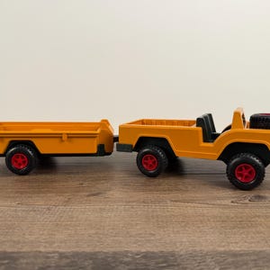 Fisher Price Wild Animal Safari Jeep and Trailer 1970s Vintage Collectible Toys