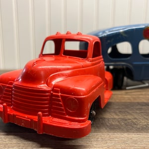 Vintage 1950s Marx Car Carrier Truck – Plastic Cab with Steel Auto Transport Trailer – Classic Toy Hauler – Retro Marx Vehicle