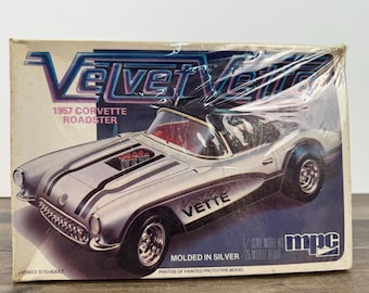 Vintage MPC 1967 Corvette Stingray 1:25 Scale Model Kit, Mostly