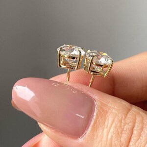 1.0 To 4.0 TW Round Cut Lab Grown Diamond Wedding Earrings, Round Diamond Stud Earrings for Women, Birthday/Anniversary Gift For Mother/Wife