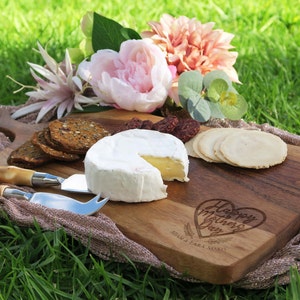 Mothers Day Serving Board, Personalised Engraved Paddle, Custom Wooden Charcuterie Board, Grazing Cheese Platter, Gift for Mum, Acacia Wood
