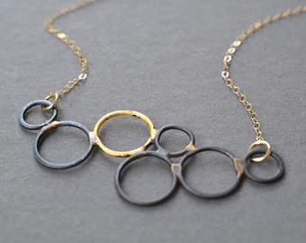 Collier à bulles en acier et en or - collier pendentif en acier noirci, collier à bulles en acier, collier de cercles, cadeau du 11e anniversaire