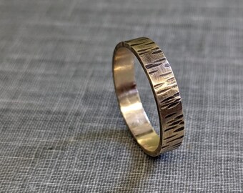 Massief gouden houtnerf getextureerde trouwring