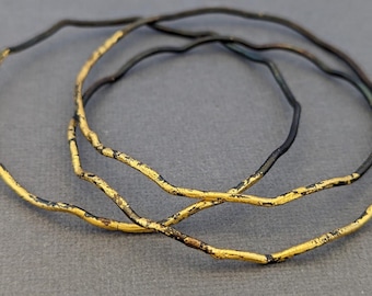 Wavey stalen en gouden stapelbare armbanden